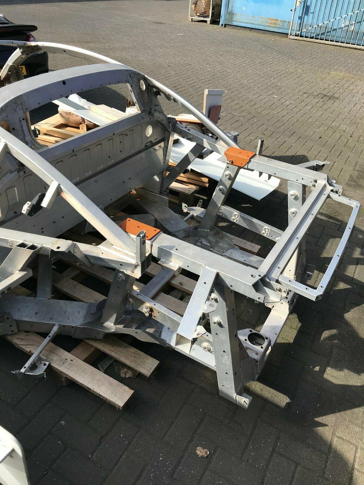 AUDI R8 5.2 V10 BODY - Image 7