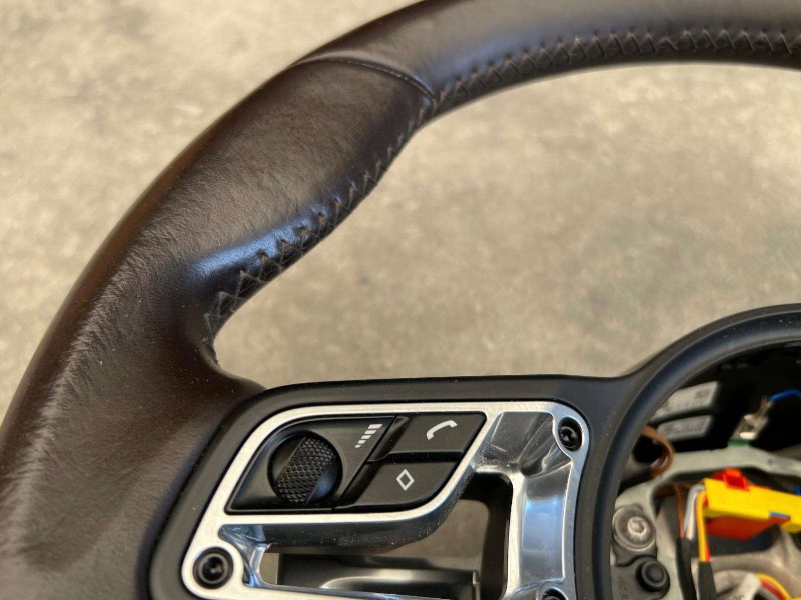 Porsche 991.2 Steering Wheel - Image 2