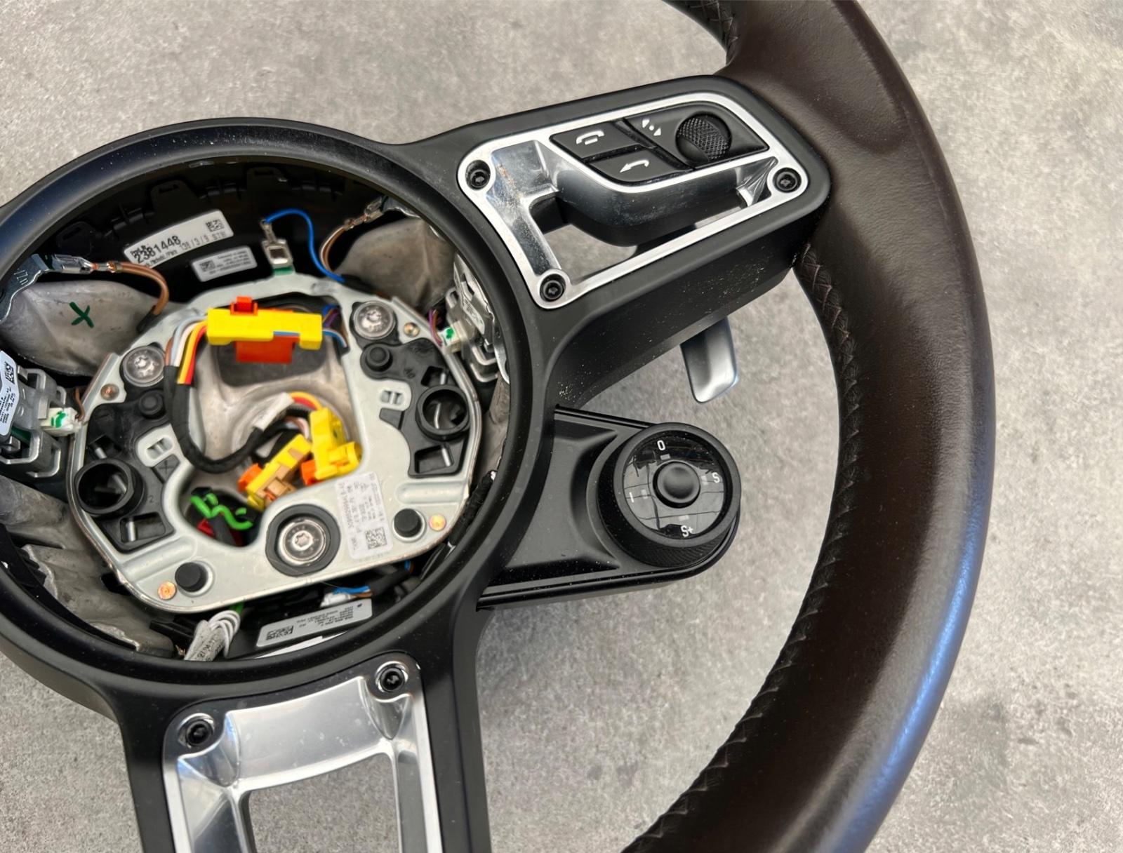 Porsche 991.2 Steering Wheel - Image 4